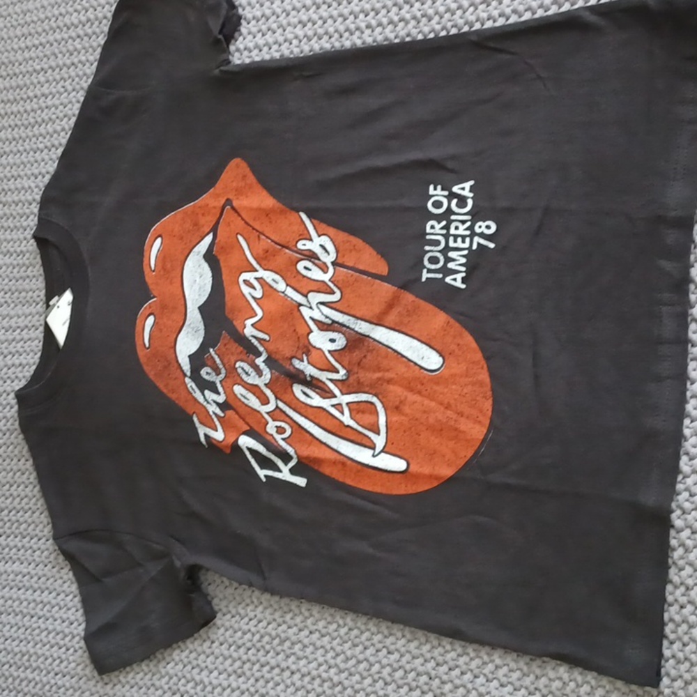 The Rolling Stone NWT t-shirt  Small